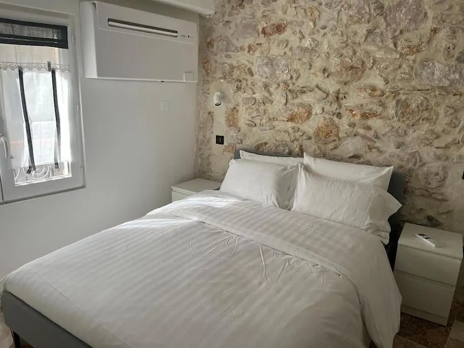 Strelizia - New Central Old Antibes For 4 Ac 0*,  France